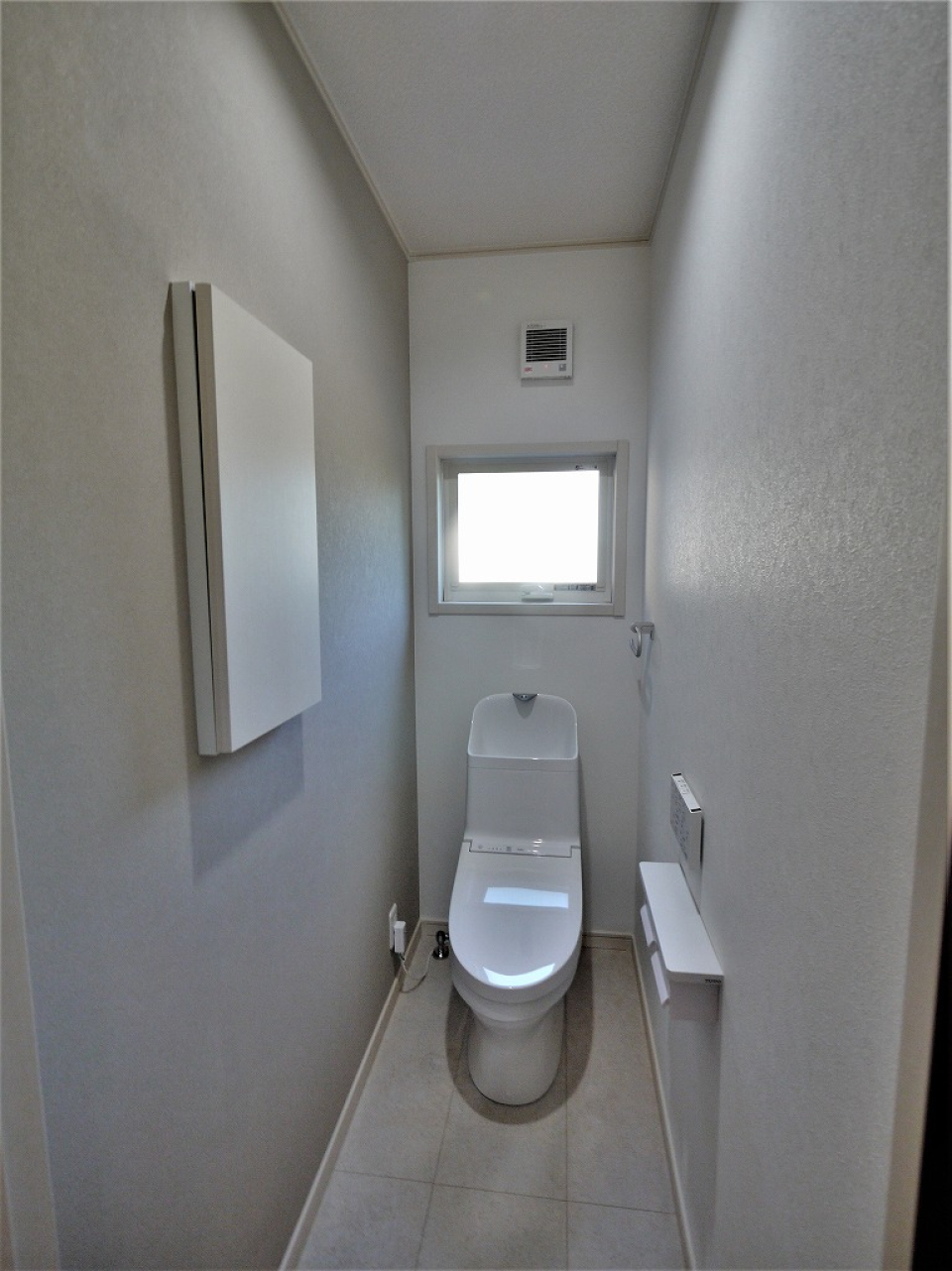 トイレは1階にも2階にも。小物入れが嬉しい。