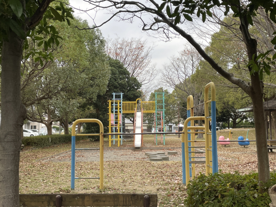 目の前が公園なので、愛犬とお散歩できます♪