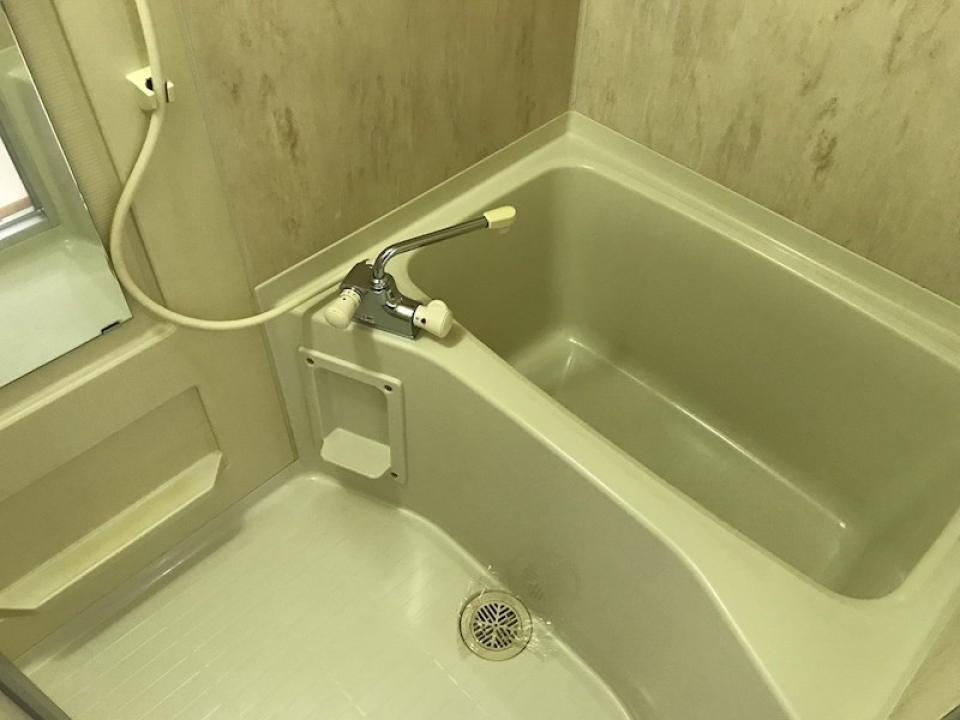 浴室はコンパクト