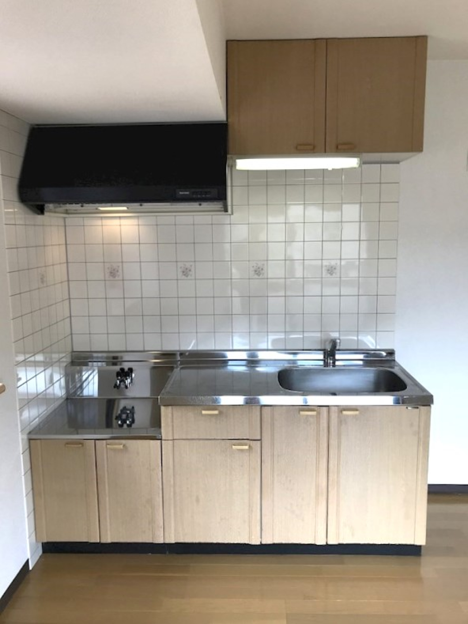 キッチンは自由にコンロを置けます