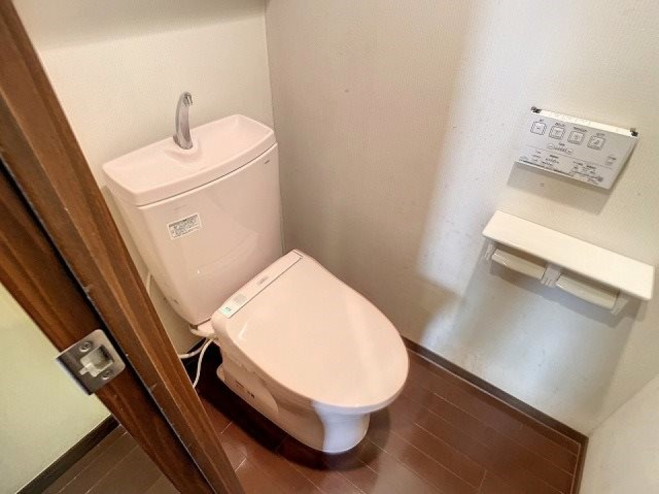 トイレはピンク色。