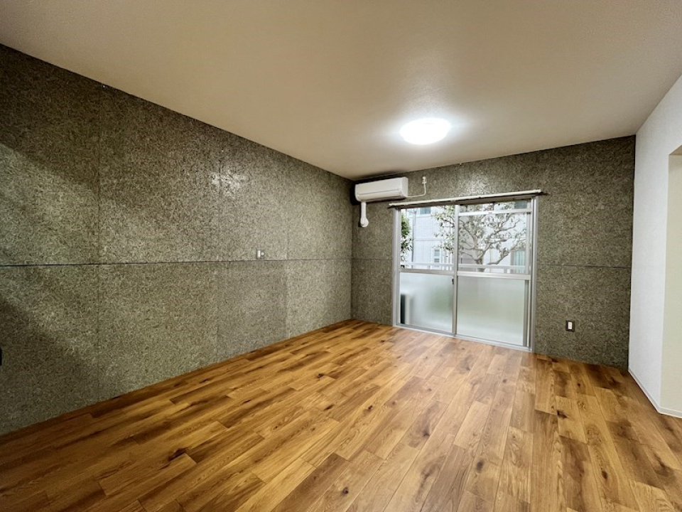 コンクリート打ち放しのような内装がお洒落！