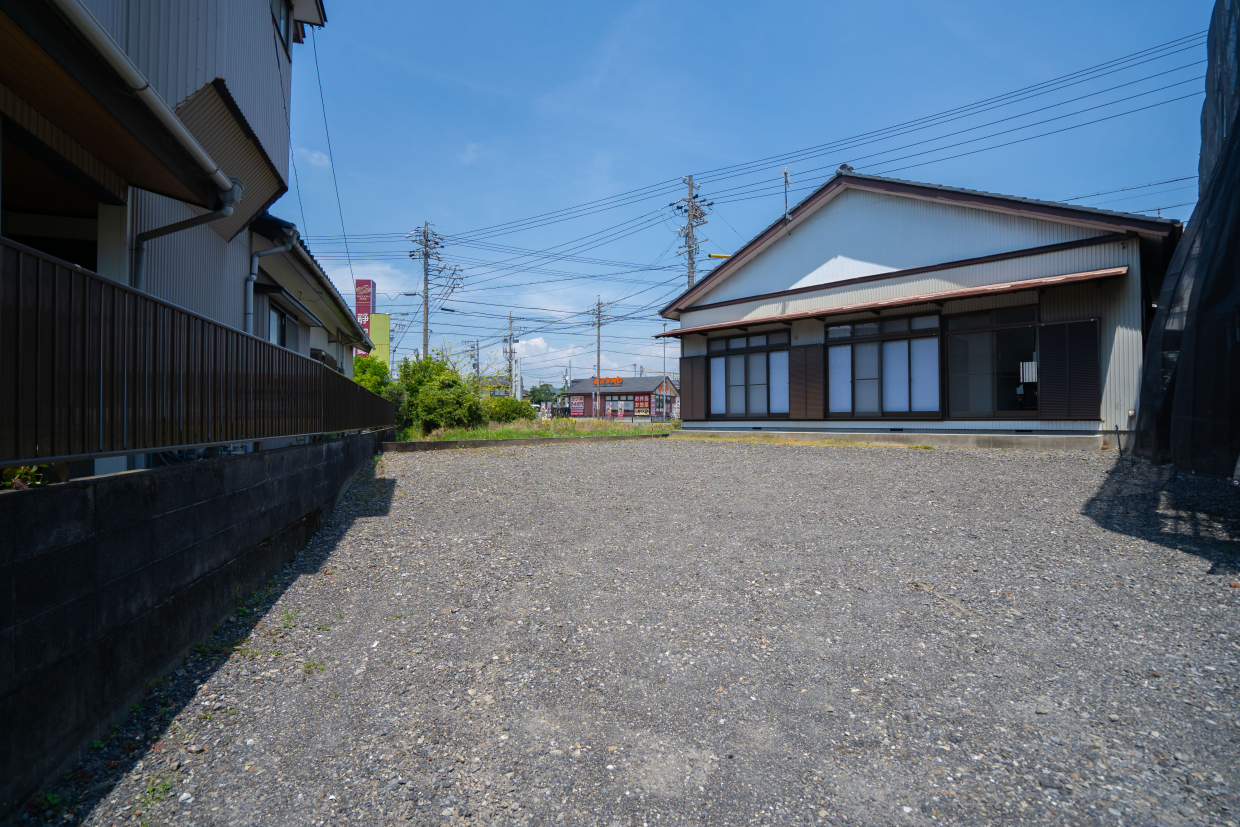 広ーーーい敷地に平屋戸建てという贅沢さ