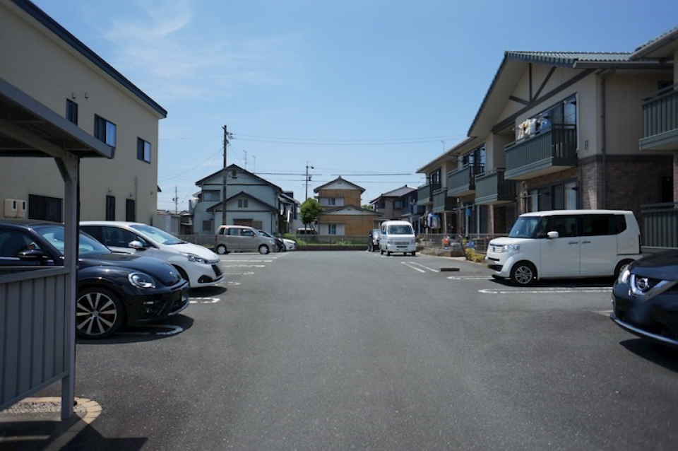 駐車場2台目もとれます。