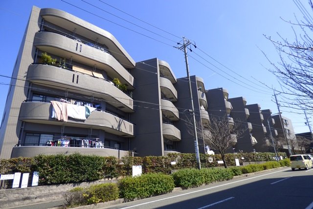 落ち着いた雰囲気の外観です