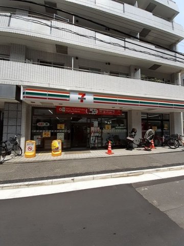 セブンイレブン代々木上原駅前店まで200m