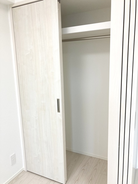 収納を開けた時の様子です。※写真は同タイプ住戸です。