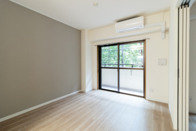 窓から緑が見える
※写真は同タイプ住戸です。