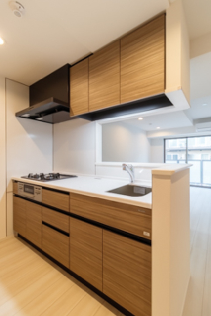 3口コンロが導入されたシステムキッチン。※写真は同タイプ住戸です。