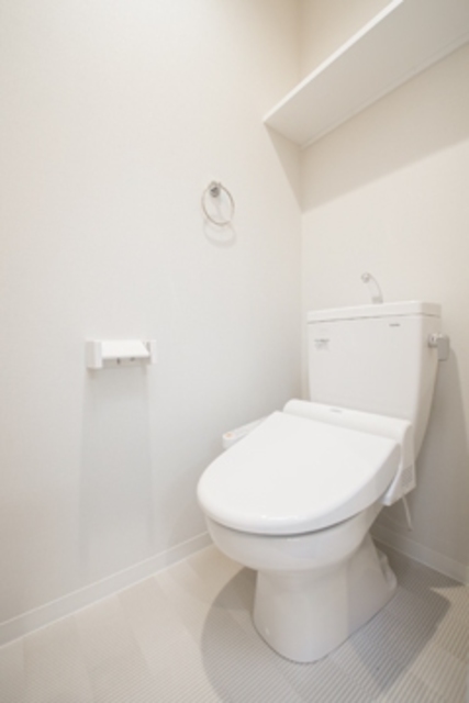 上に棚がついている優れたタイプのトイレです！
※写真は同タイプ住戸です。