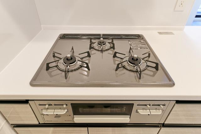 さ、さ、3口コンロだと！？
うれしいじゃないか！
※写真は同タイプ住戸です。