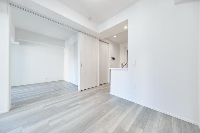 開放的な清潔感溢れるお部屋。
※写真は同タイプ住戸です。