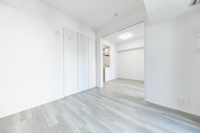 白に紛れたクローゼット。
※写真は同タイプ住戸です。