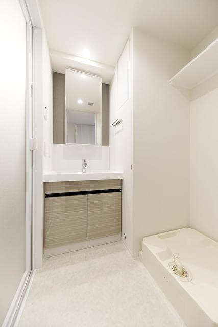 大きな鏡で気持ちのいい朝を！
※写真は同タイプ住戸です。