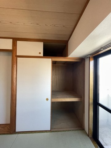 押入れの中に入ってみちゃったりして…※同タイプ別部屋写真
