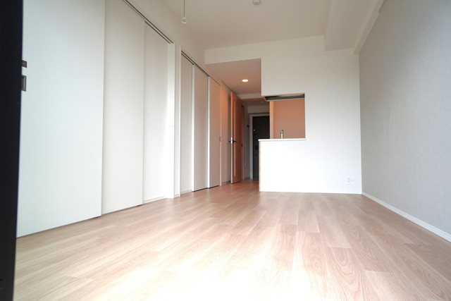 開放的で清潔感のあるお部屋になります。
※写真は同タイプ住戸です。
