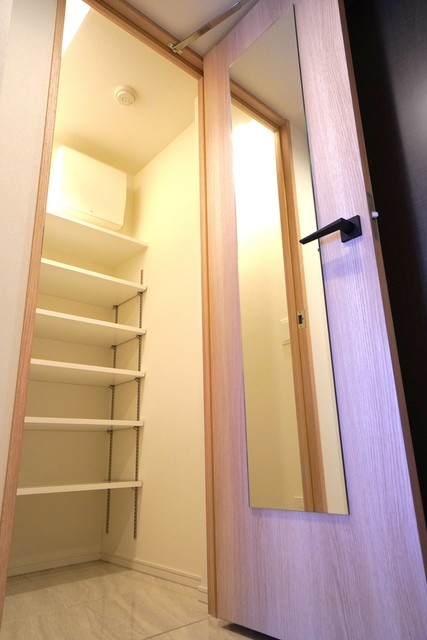 シューズボックスを開けた時の様子。※写真は同タイプ住戸です。