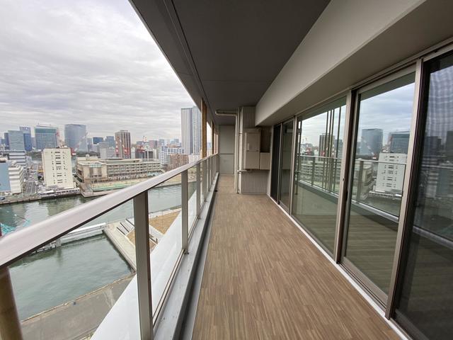 ベランダも広い※写真は同タイプ住戸です。