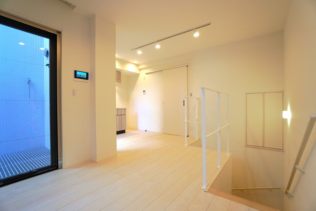階段を上るとLDKがあります※写真は同タイプ住戸です。