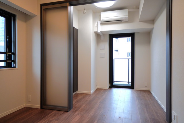すりガラス扉で仕切られてます※写真は同タイプ住戸です。