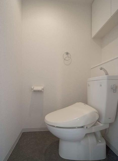 トイレは棚付き※写真は同タイプ住戸です。