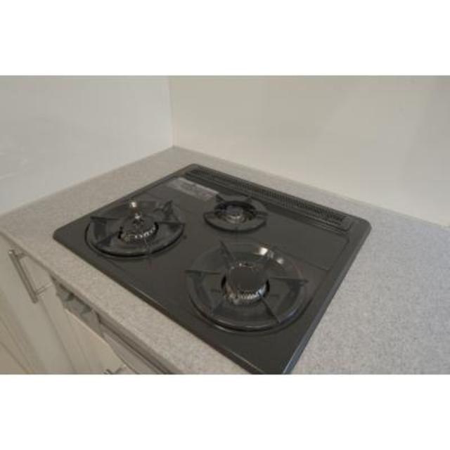 ３コンロで料理もはかどる
※写真は同タイプ住戸です。