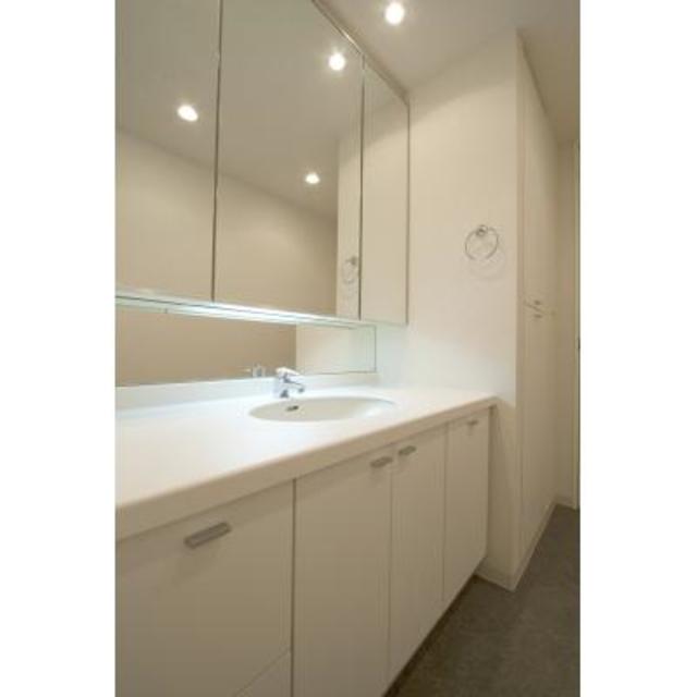 洗面台が広いのはうれしい
※写真は同タイプ住戸です。