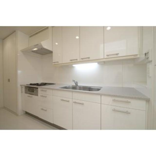 真っ白いキッチン
※写真は同タイプ住戸です。
