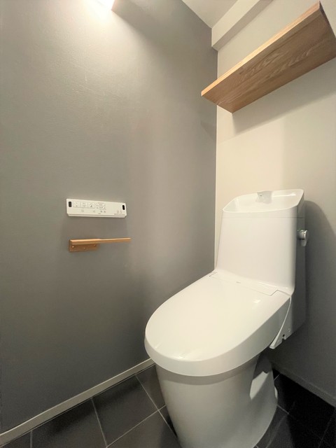 トイレは棚付き

※802号室の写真