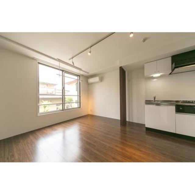 広くて明るい洋室

※写真は同タイプ住戸です。