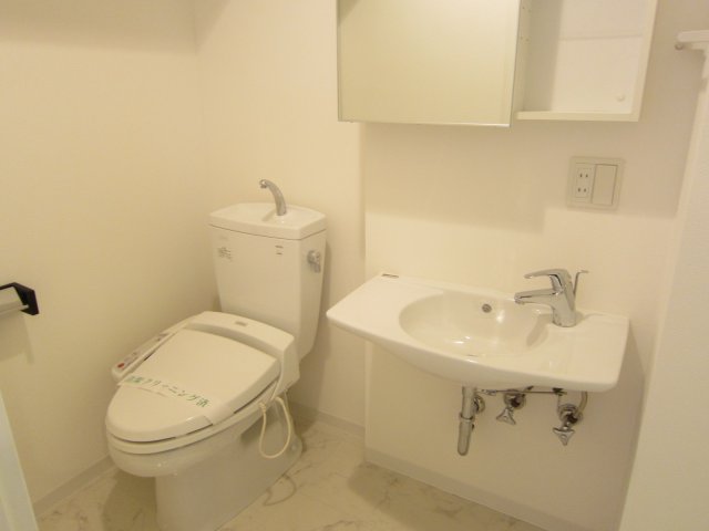 トイレと洗面台
※参考写真