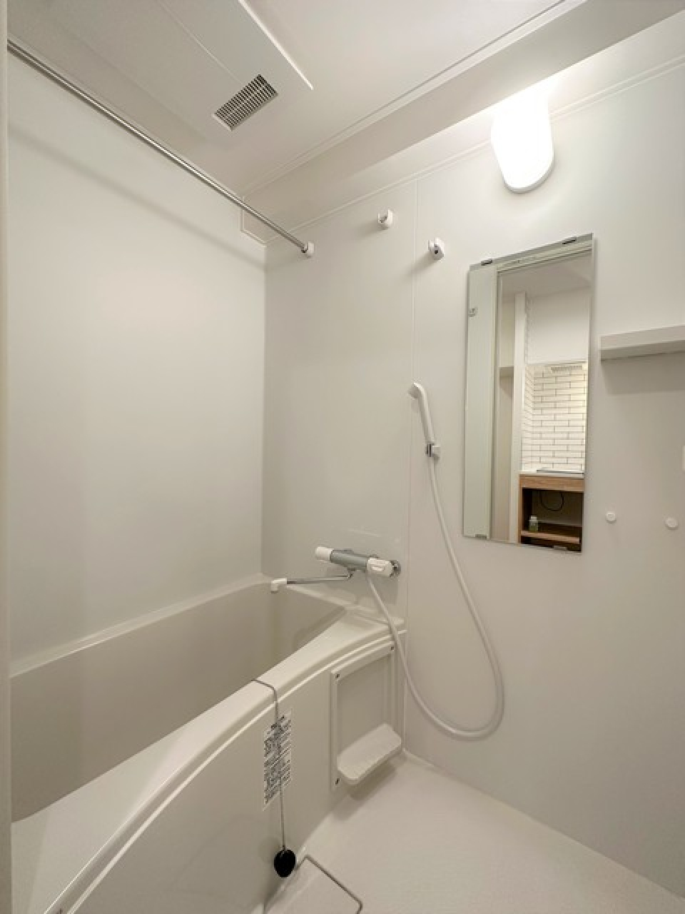 バスルームはホワイトで統一。