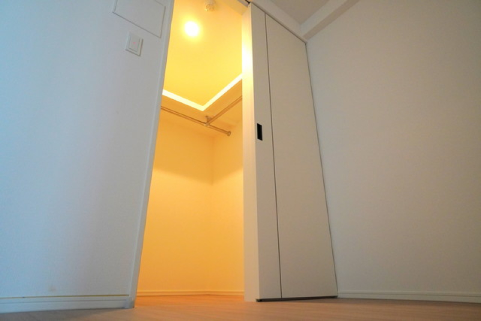 ウォークインクローゼットの様子。※写真は同タイプ住戸です。
