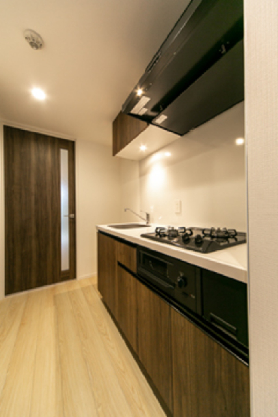 キッチンはブラウン
※写真は同タイプ住戸です。