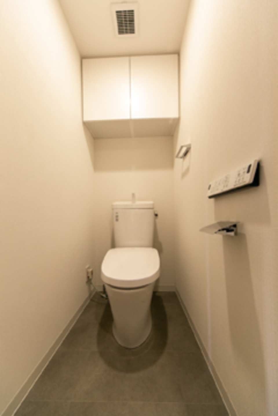 トイレは収納付き※写真は同タイプ住戸です。