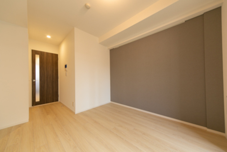 落ち着いた雰囲気の洋室※写真は同タイプ住戸です。
