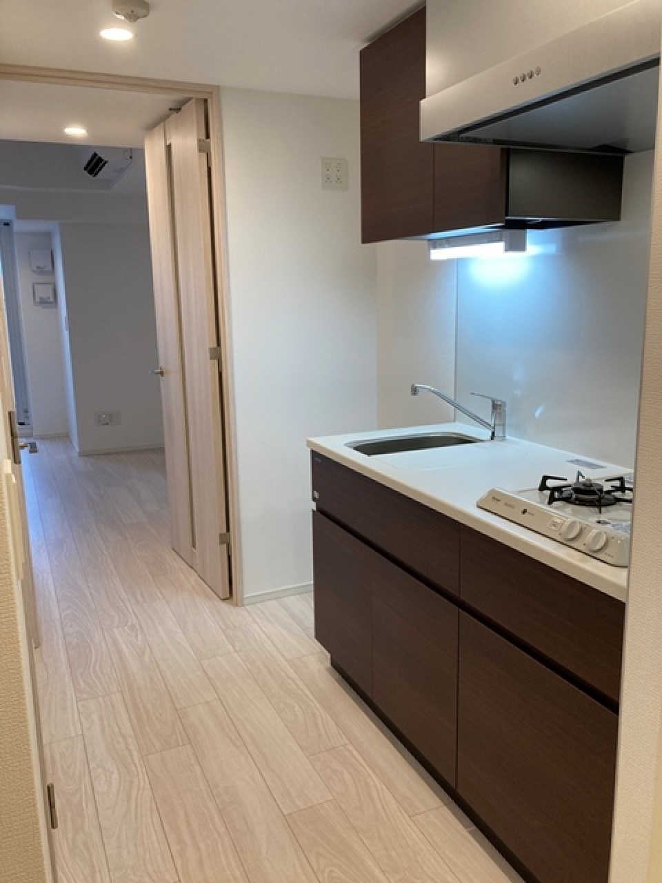 キッチンはシンプル※写真は同タイプ住戸です。