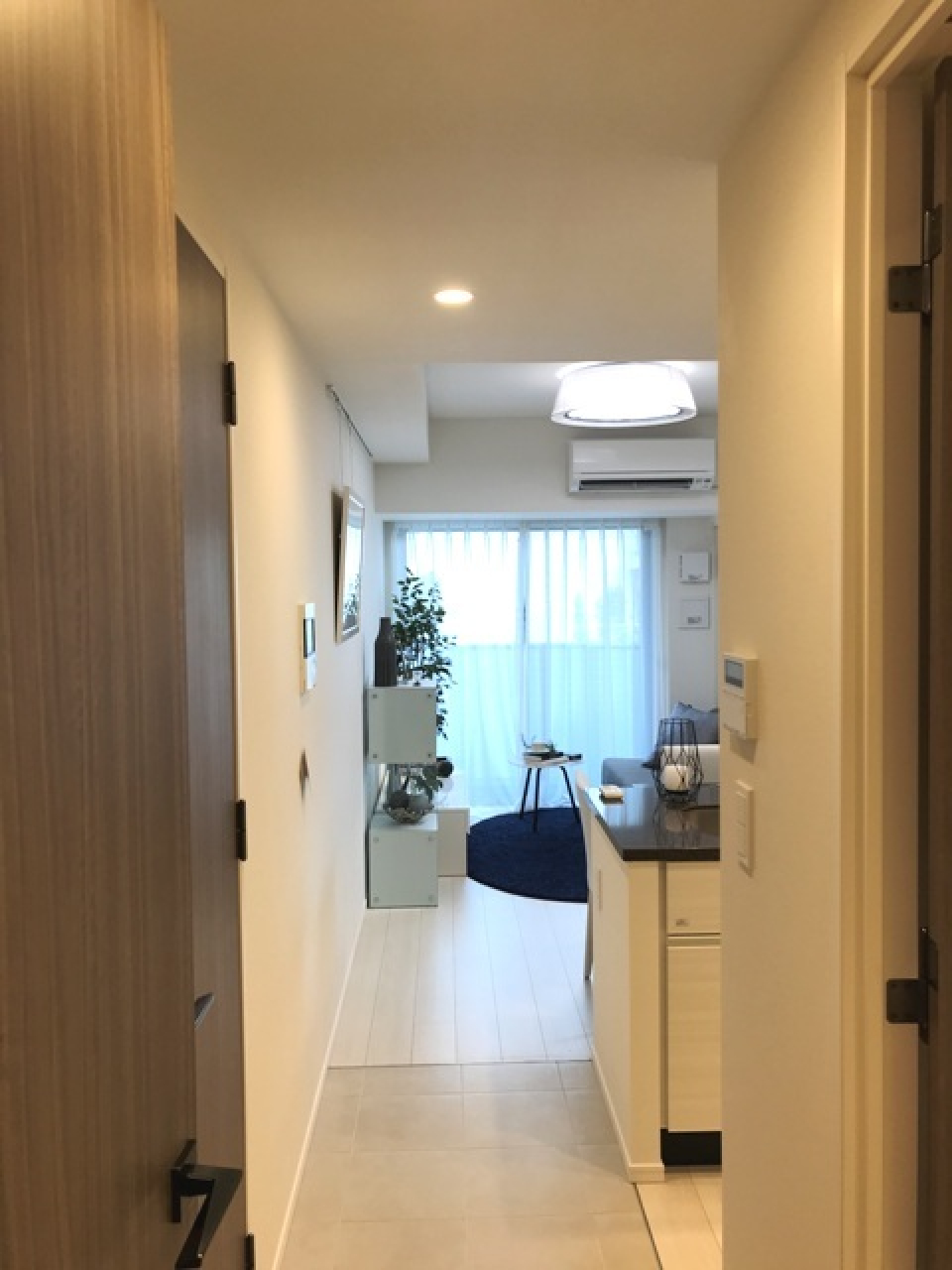 廊下の景色が美しい※写真は同タイプ住戸です。