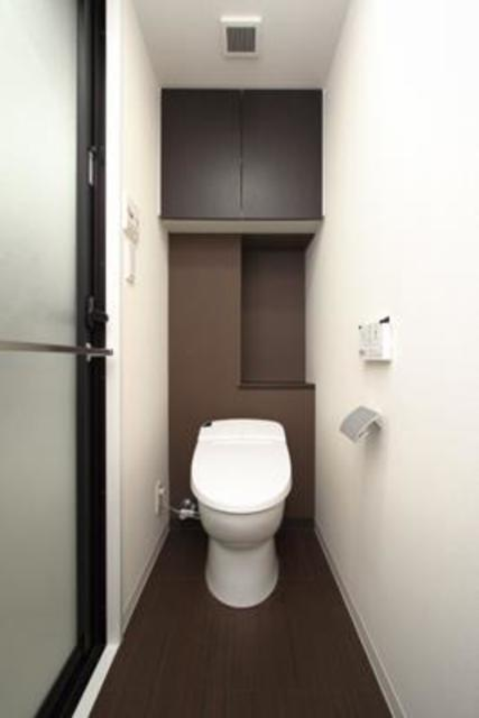 トイレは収納付き※写真は同タイプ住戸です。