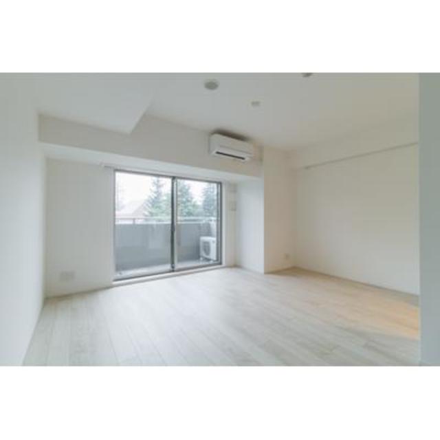 LDK10.5帖の明るい空間
※写真は同タイプ住戸です。