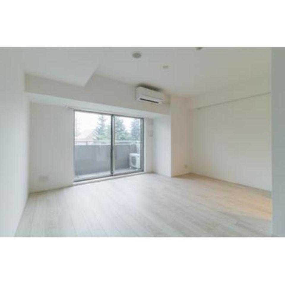 LDK10.5帖の明るい空間
※写真は同タイプ住戸です。