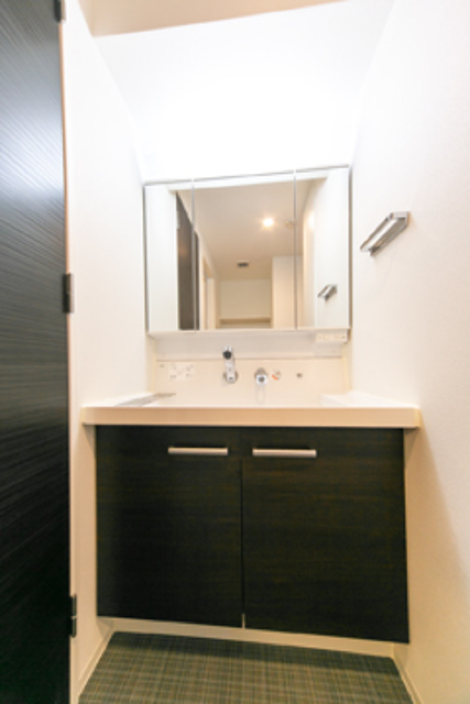 嬉しい独立洗面台。※写真は同タイプ住戸です。