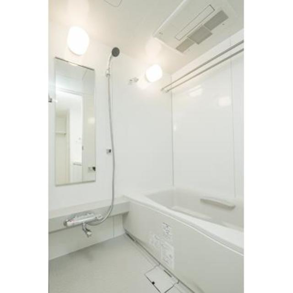 お風呂は追い焚き機能付き※写真は同タイプ住戸です。