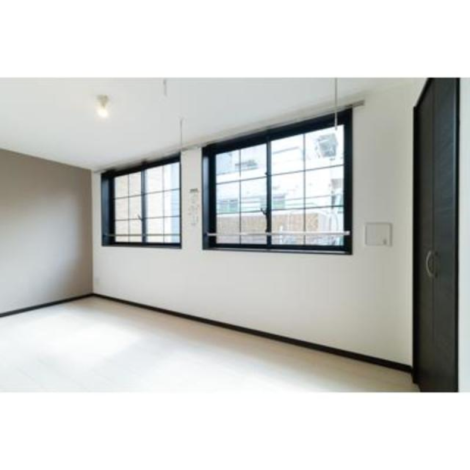 格子窓から入る光が美しい※写真は同タイプ住戸です。