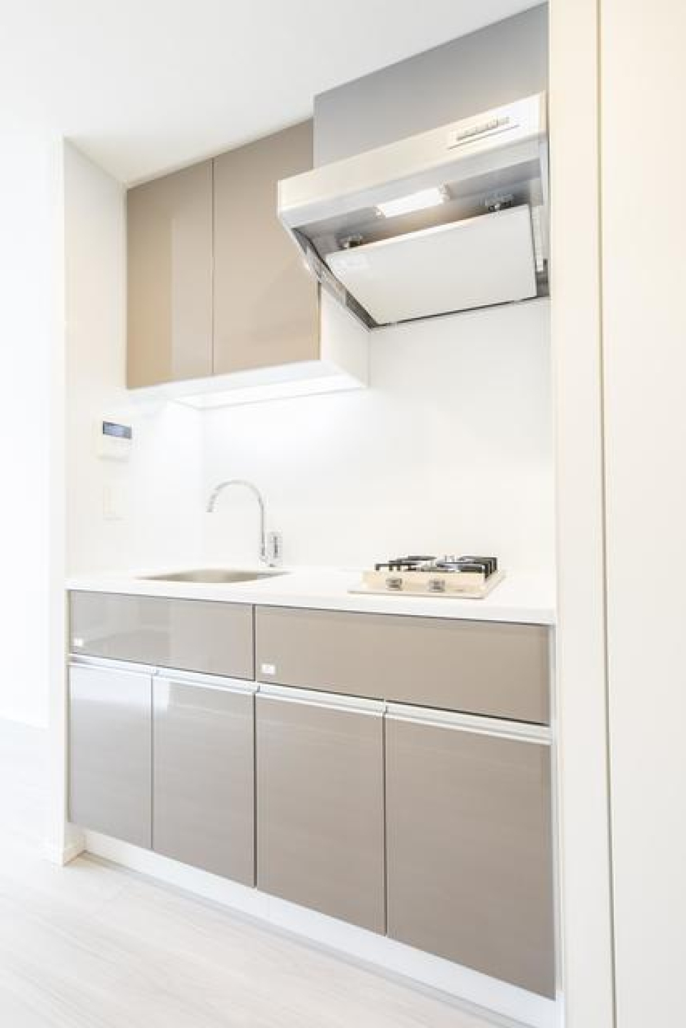 白を基調としたキッチンは清潔感のかたまりですね♪
※写真は同タイプ住戸です。