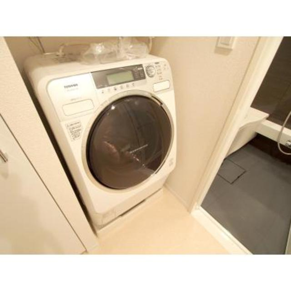 洗濯機は浴室の隣に設置できます。※写真は同タイプ住戸です。