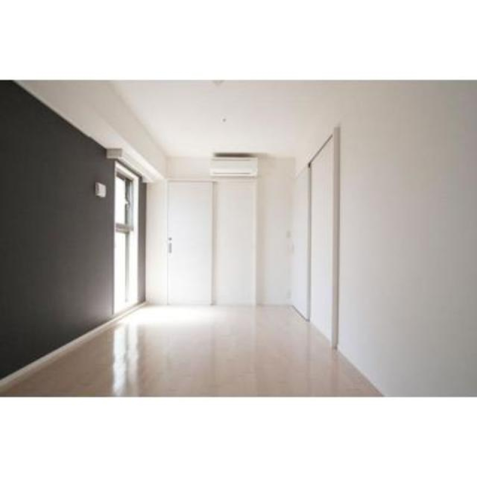 リビングより落ち着いた雰囲気の寝室※写真は同タイプ住戸です。