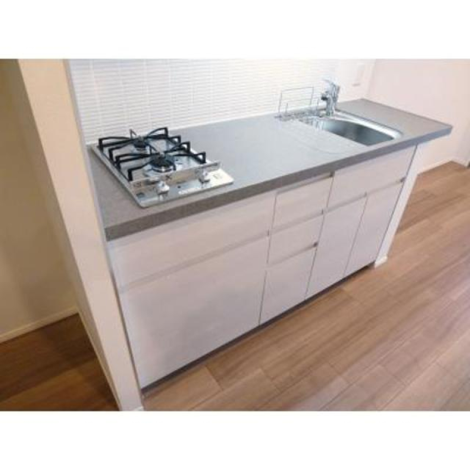 ２口のガスコンロが導入されたキッチンです。※写真は同タイプ住戸です。
