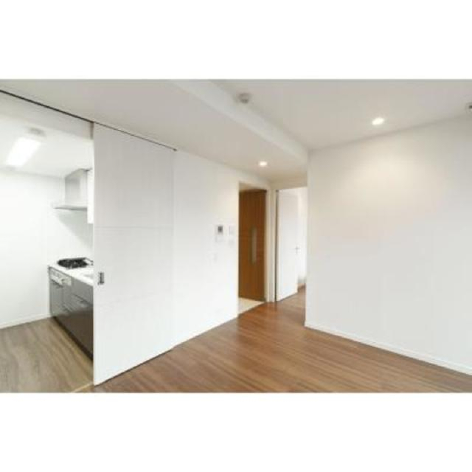 １０．４帖のゆとりあるリビングです。※写真は同タイプ住戸です。