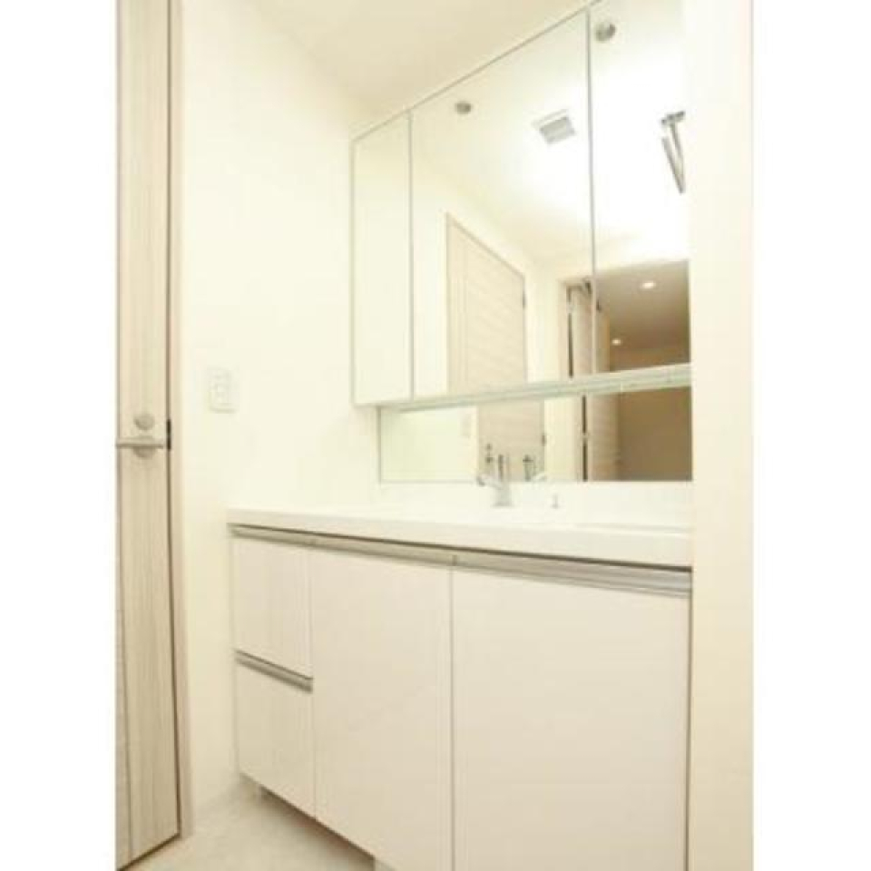 広々とした洗面台※写真は同タイプ住戸です。